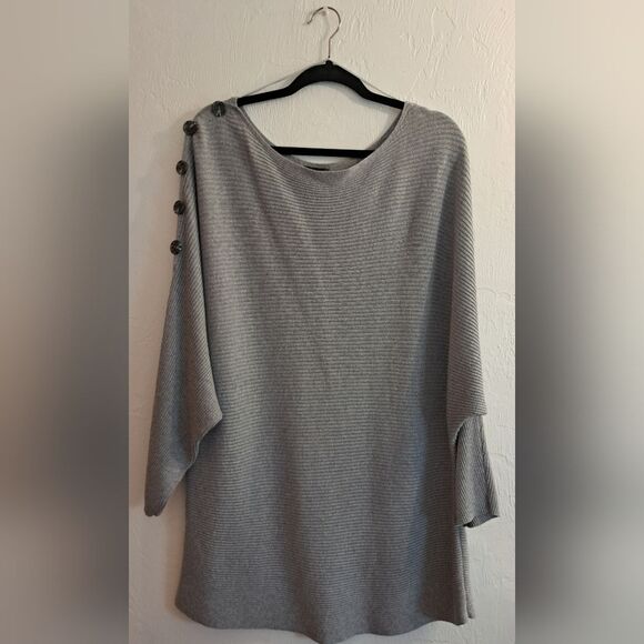 Vince Camuto Sweaters - Vince Camuto Gray Ribbed Knit Button Accent Boat Neck Pullover Sweater‎